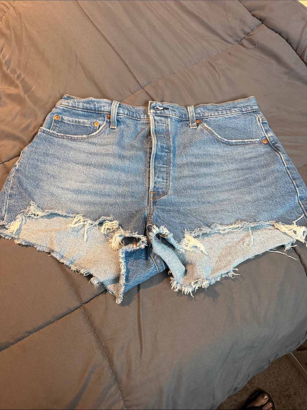 Levi’s 501 Classic High-Rise Distressed Denim Shorts - Light Blue